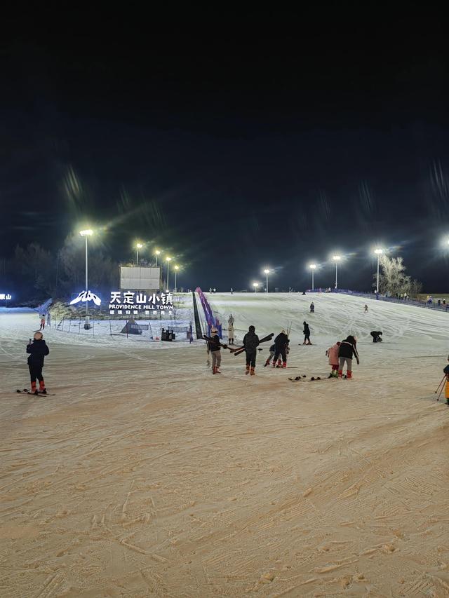 第一次滑雪选单板还是双板，第一次滑雪适合单板还是双板